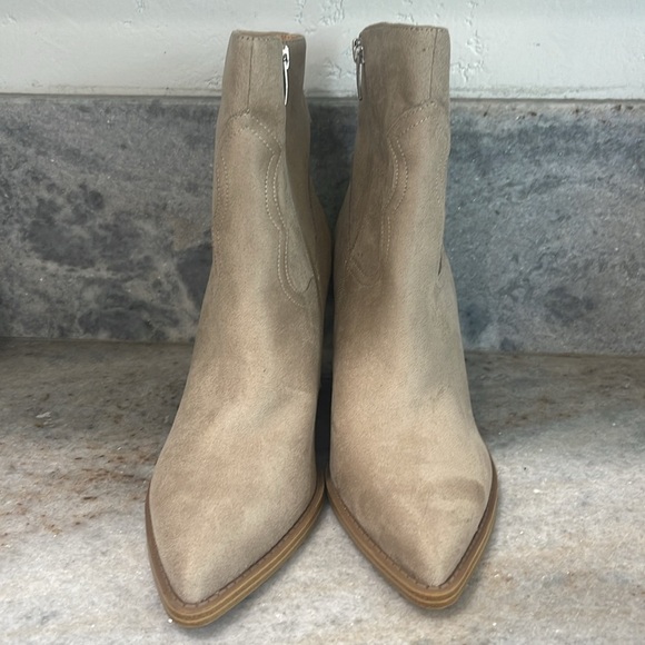 NWT Nine West Women's Beige Suede Western Style Ankle Boots - Picture 2 of 7